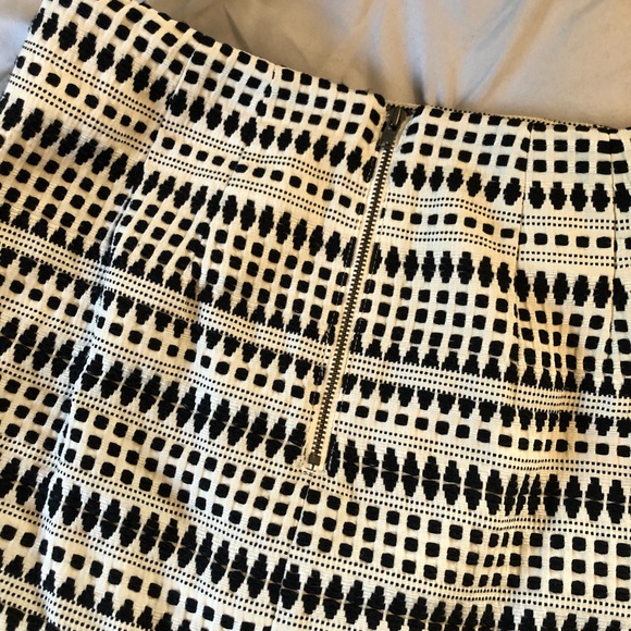 LIKE NEW 00P LOFT Skirt - woven & lined - Picture 12 of 12